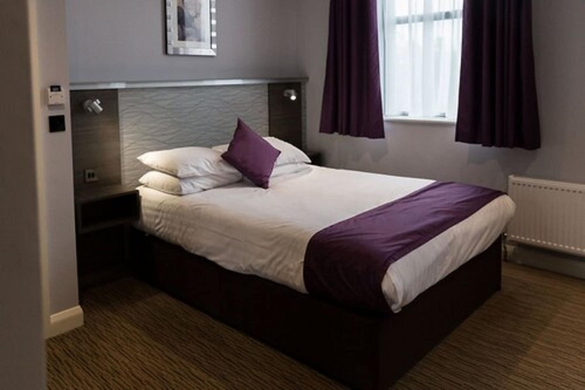 Hogs Back Hotel & Spa Nr Farnham Farnham  Eksteriør bilde