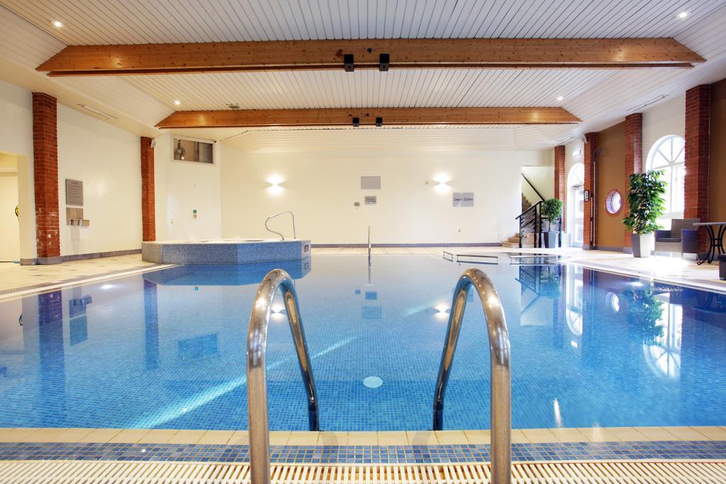 Hogs Back Hotel & Spa Nr Farnham Farnham  Eksteriør bilde