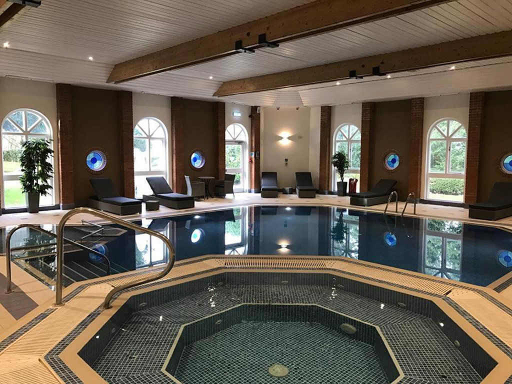 Hogs Back Hotel & Spa Nr Farnham Farnham  Eksteriør bilde